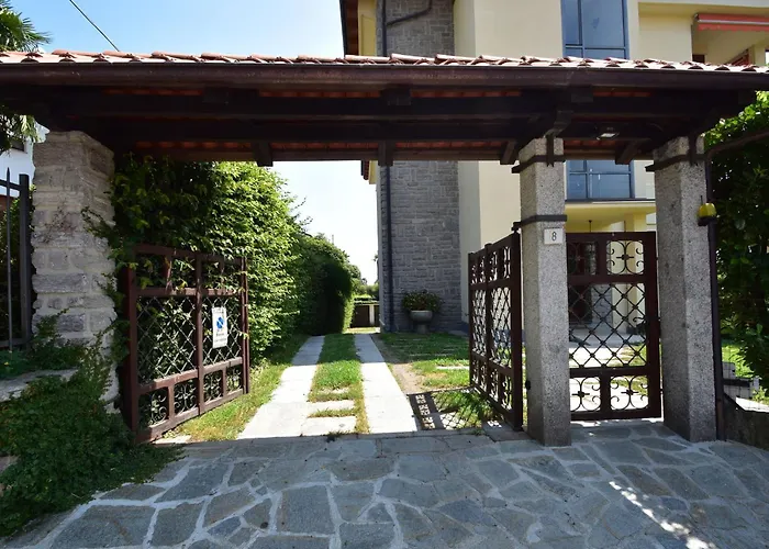 In A Prime Location On Maggiore Lejlighed *