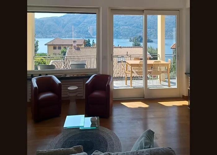 In A Prime Location On Maggiore Lejlighed Verbania